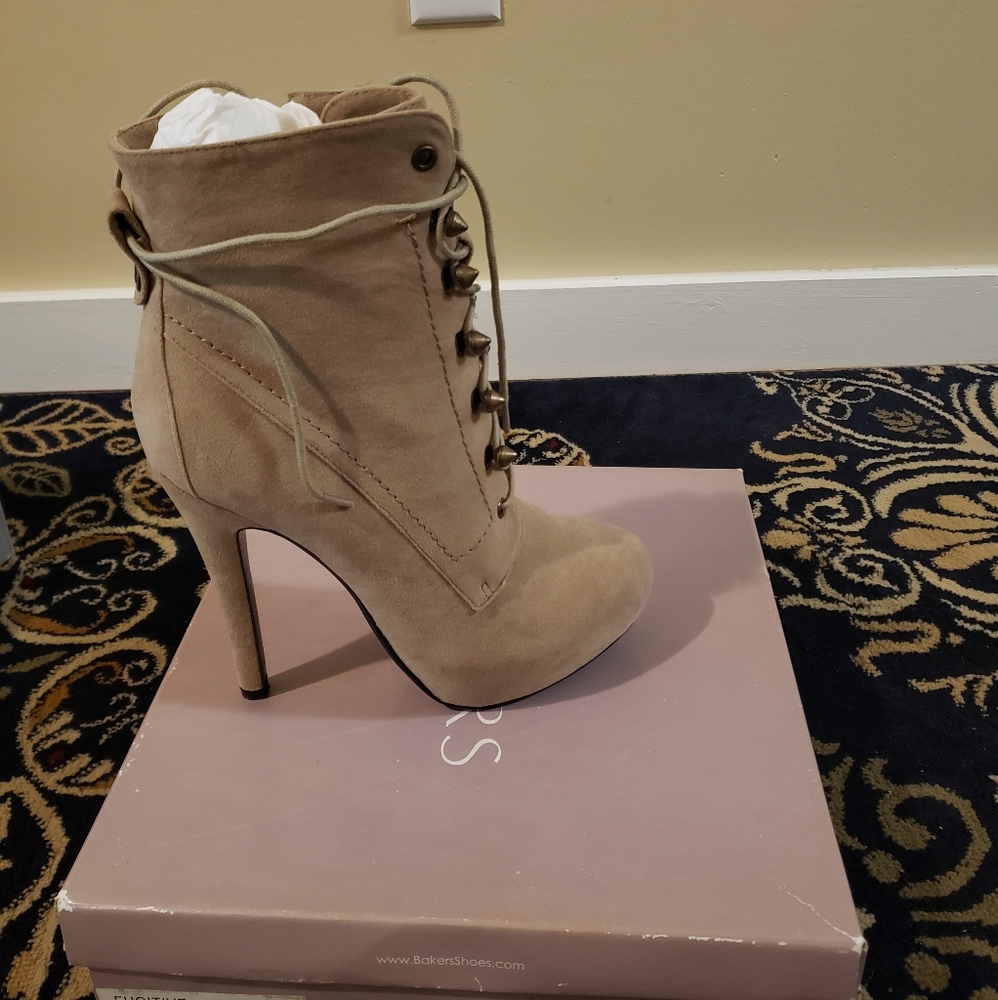 Boot - Picture 3 of 4